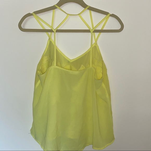 Lulu’s Catching Some Rays Yellow Top - Picture 3 of 4